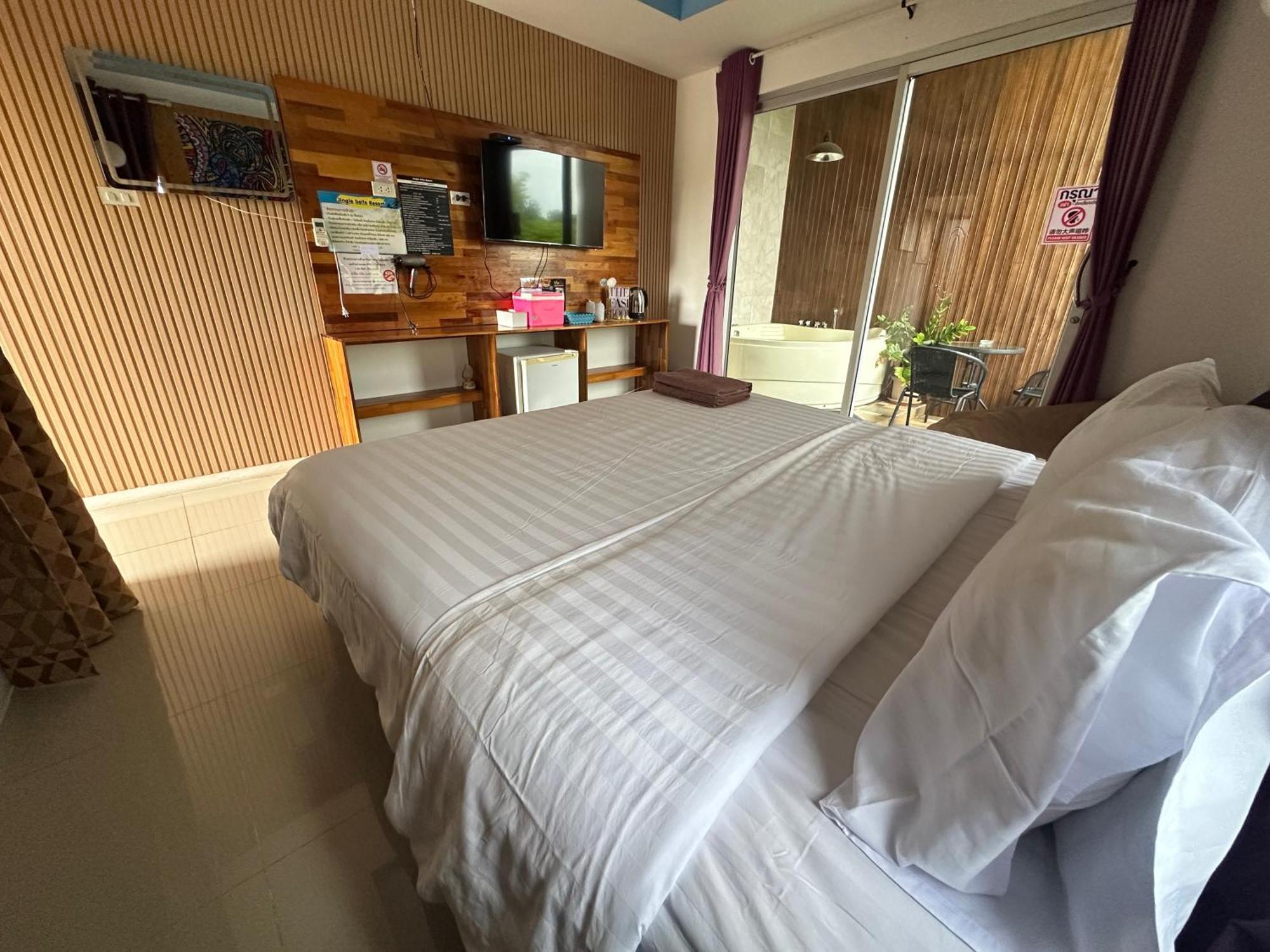 Jingle Bells Resort Koh Larn Exteriör bild